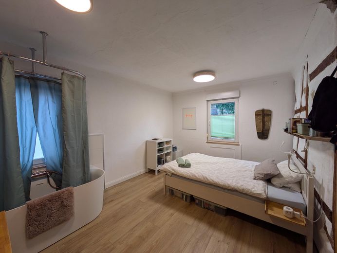 Provisionsfrei: 3,5 Zimmer sanierter Altbau + separates Studio/Homeoffice nahe Marktplatz – Gästezimmer Ansicht 2