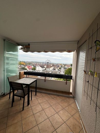 Kapitalanlage: vermietete 3,5-Zi.-Wohnung, 94 m², TG, 4,36 % Rendite – Balkon