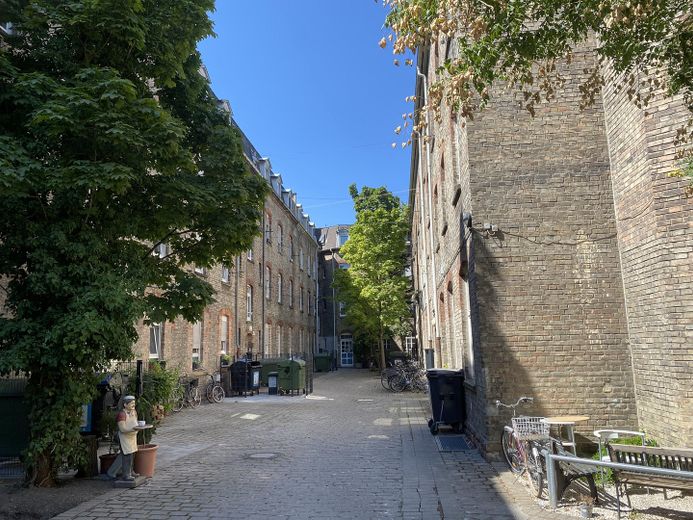 Renovierte Altbauwohnung: 2 Zimmer + neue EBK in Hinterhauslage nahe Mendelssohnplatz/ KIT – Ansicht