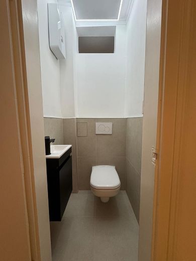Hochwertig sanierte 3-Zimmer-Altbauwohnung mit EBK und Balkon in Bestlage des Johannesviertels – WC