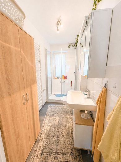 Schöne 3-Zimmer-Wohnung in direkter Innenstadtlage Bremerhavens – Badezimmer
