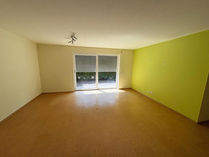 - RESERVIERT - Moderne 2-Zimmer-Wohnung mit Terrasse und Fußbodenheizung – Wohn- und Essbereich Terrasse