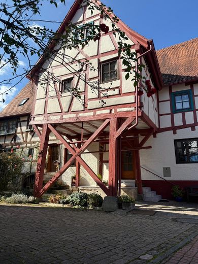 Historisches Fachwerkhaus mit Einliegerwohnung & Scheune im Herzen von Oberderdingen – Foto 2
