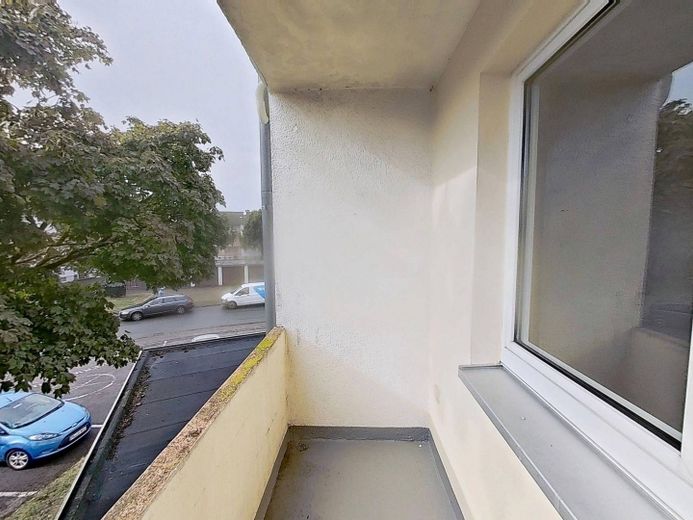Komfortabel ausgestattete 4-Zimmer-Wohnung mit BALKON – Balkon