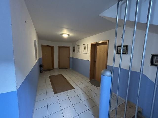 مبنى سكني وتجاري، عقار استثماري في موقع مركزي في 94209 ريغن – Treppenhaus