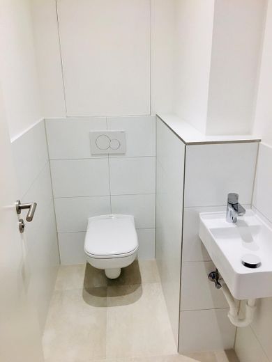 Top renovierte 83 m² Kapitalanlage – über 6 % Mietrendite, Studenten-WG – Das extra WC ist ebenfalls neu