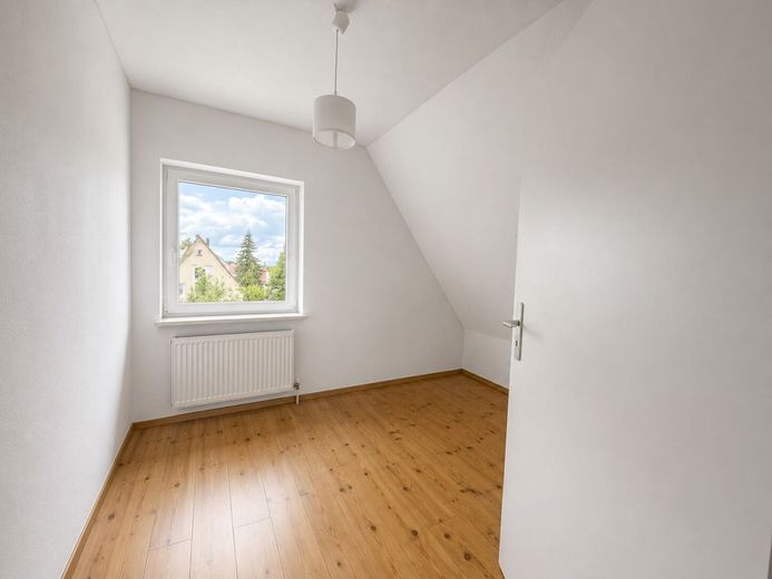 Familientraum mit Paradiesgarten - Schnuckeliges Haus - 5 Zimmer, Terrasse, Doppelgarage, Bestlage! – Kinderzimmer 3 OG