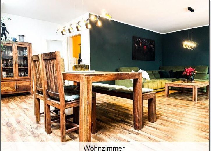 Charmante, generöse Dachgeschosswohnung in Herford 160 qm + 60 qm – Wohnzimmer