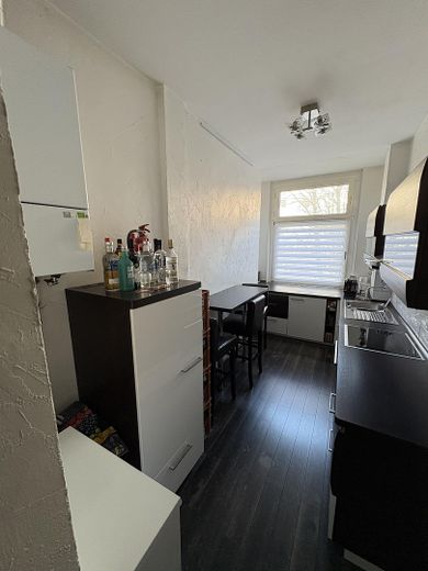 Küche mit Einbauküche