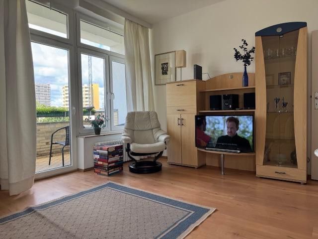 helles, ruhiges Apartment direkt am Volkspark Schöneberg und U-Bahn – Wohnraum
