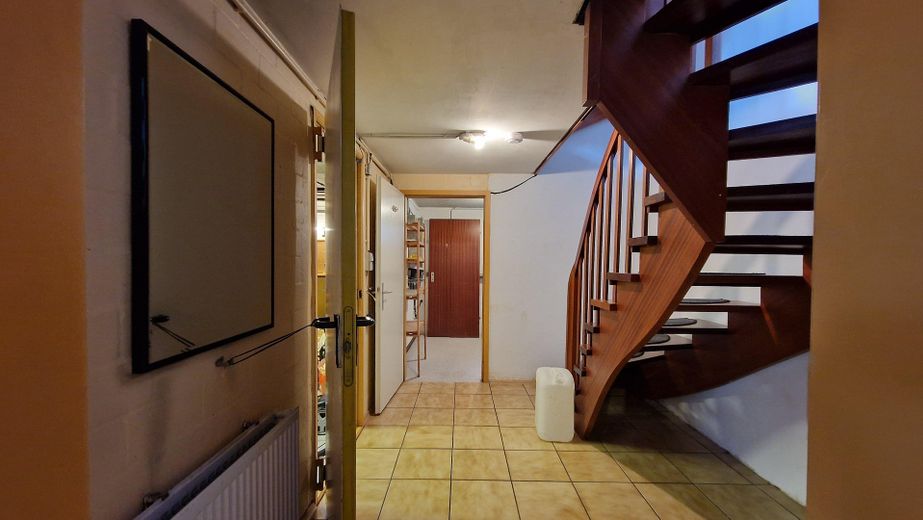 Casa a schiera di testa con camino e moderno impianto di riscaldamento ibrido a gas a Berlino-Rudow – Keller