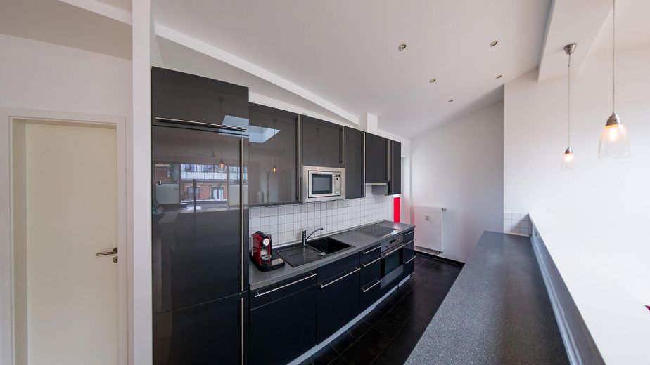Elegante hochwertige DG-Wohnung nahe Kollwitzplatz – Küche