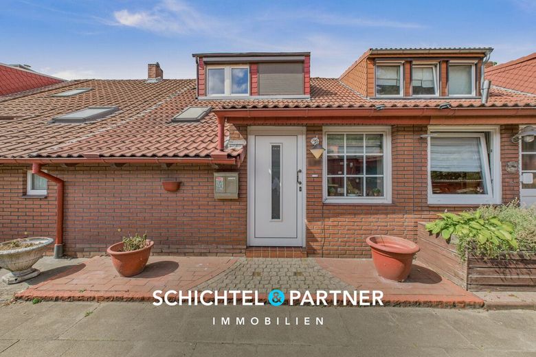 Oslebshausen | Renovierungsbedürftiges Reihenhaus mit Garten- und Hoffläche – S&amp;P | Frontansicht