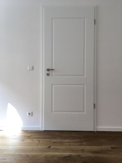 Stilvoll kernsanierte 4-Zi-Altbau-Wohnung – Stiltüren