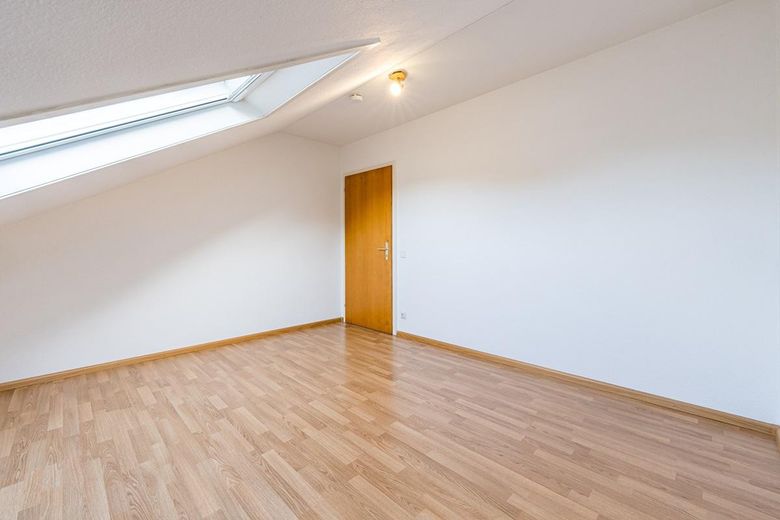 Attraktive 3 Zimmer- Dachgeschosswohnung mit Blick in die Schweiz – फोटो 8
