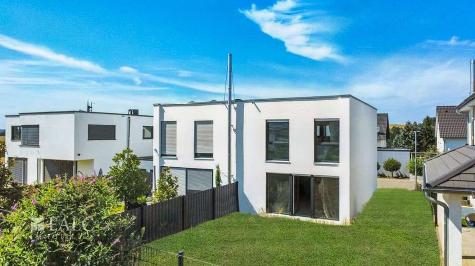 Der Feinschliff liegt bei Ihnen! Moderne Neubau DHH mit Garten und tollem Schnitt - FALC Immobilien – Moderne Bauweise