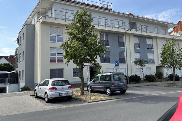 Moderne 4 Zimmer Whg. im 2. OG mit Balkon