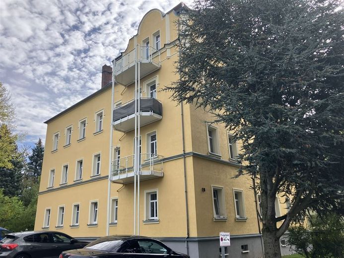 Gemütliche 2-Zimmer mit neuen Laminat und Einbauküche in guter Lage! – IMG_2853