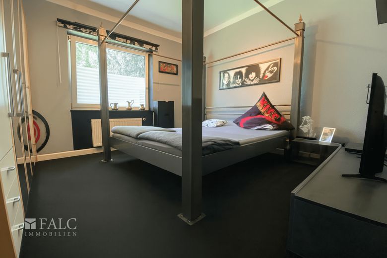 Sofort bezugsfrei - Attraktive 3-Zimmer-Wohnung mit Balkon in Köln-Humboldt/Gremberg – Schlafzimmer
