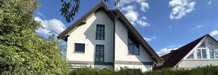2-FH *WEG geteilt*obere Whg. vermietet, untere Whg. freigestellt, mögliche Jahresnettomiete € 36.000