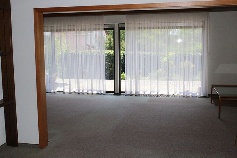 Zweifamilien-Wohnhaus in der Kleinstadt Leun im Lahn-Dill-Kreis. Der Kaufpreis ist verhandelbar. – EG Wohn-/Esszimmer