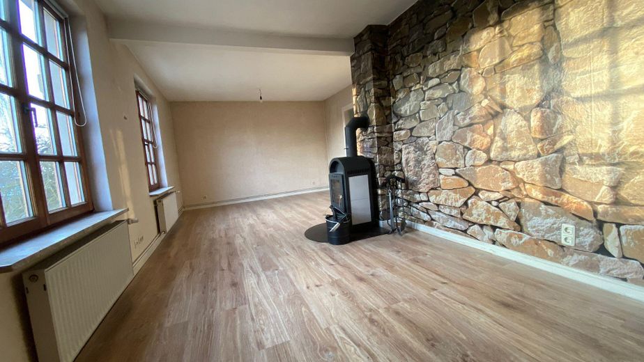 lichtdurchflutetes Wohnzimmer