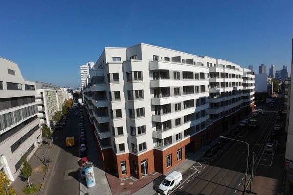 ATIK: KLEYERS Frankfurt - नवनिर्मित भवन में प्रतिष्ठित दुकान के स्थान