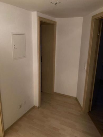 Gemütliche DG 2-Zimmer mit Einbauküche, Laminat, Wannenbad und Balkon in guter Lage! – PHOTO-2021-11-12-10-05-51_2