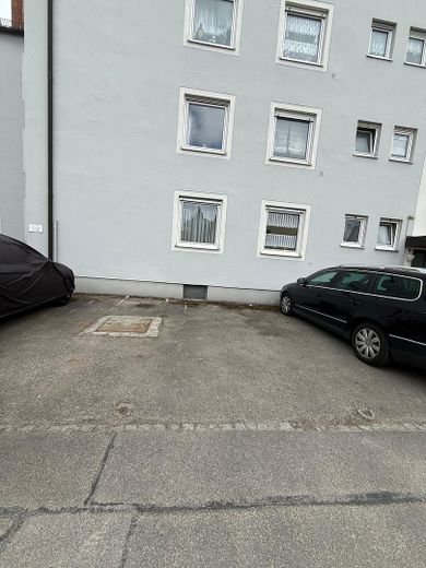 Stellplatz vor Haus