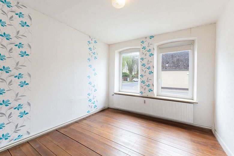 Großes Haus für Macher: Mehrgenerationen &amp; Potenzial – Schlafzimmer EG