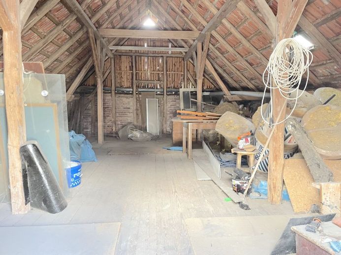 GROSSZÜGIGES HAUS + TOLLE MATERIALIEN! ++ IDEAL FÜR PFERDEHALTUNG ODER ÄHNLICHES! ++ – AUSBAUBARER SCHEUNENBEREICH
