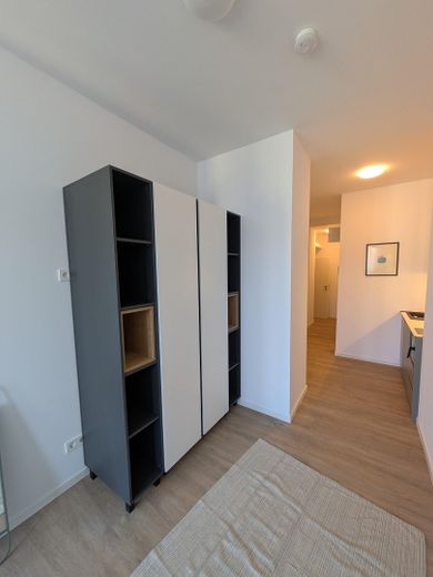 Apartamento premium para dos con terraza – Stuttgart-West | listo para entrar a vivir – Schränke 