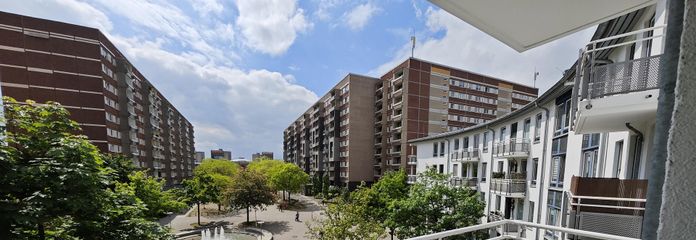 5,8 % IST-Rendite, renovierte 2 Zimmer Wohnung mit Balkon, EBK und Stellplatz – Blick vom Balkon