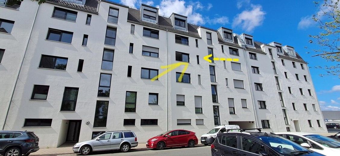 Sonnige, neuwertige 2- Zimmer Wohnung – 1 Hausansicht Straße