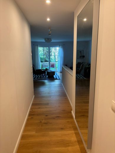 Exklusive 4-Zimmer-Wohnung in München-Obermenzing – Flur
