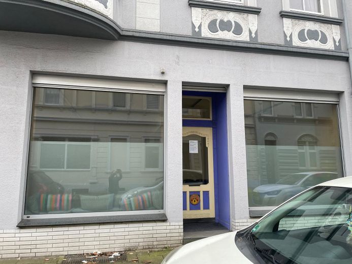 Schöne Praxisräume/ Gewerbe- Ladenfläche auch als Teilwohnen nutzbar - 4 Räume – Fensterfront