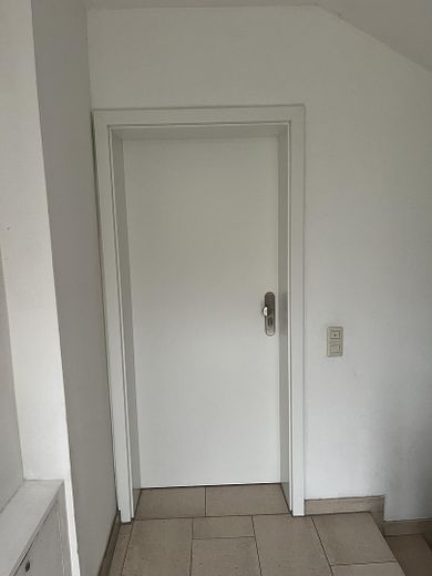 Kernsanierte Gartenwohnung mit Terrasse, Einbauküche und Garage in gefragter Lage von Erkelenz – Wohnungseingang