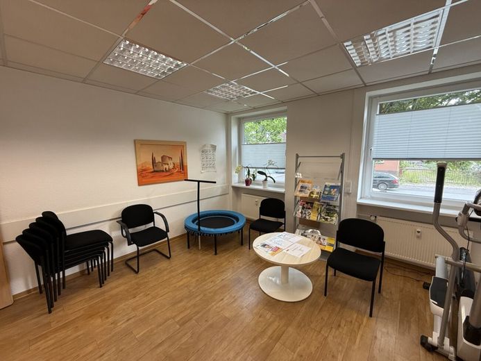 Attraktive Kapitalanlage mit ca. 6,45 % Rendite - Postverteilzentrum mit Wohn- und Gewerbeeinheiten in Herford – Wartezimmer EG