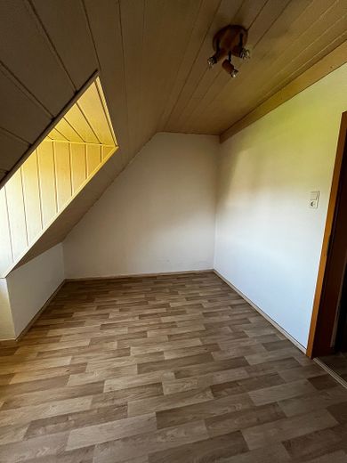 Helle Dachgeschosswohnung Nähe Klinikum Kassel und Universität – Foto 3