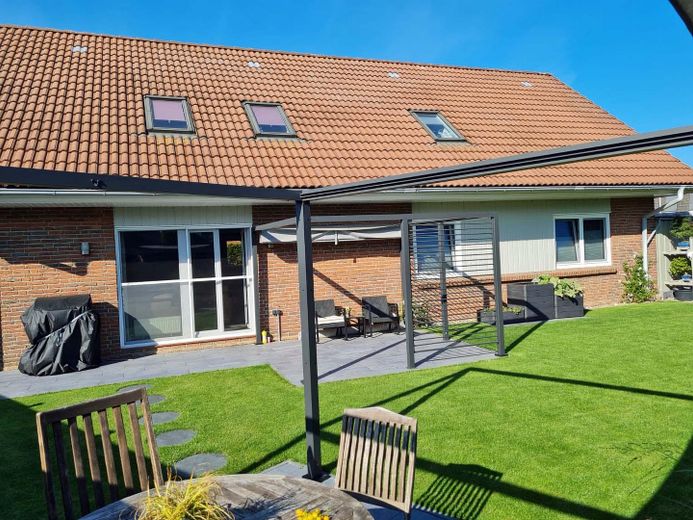 Terrassen und 2 Pergolen