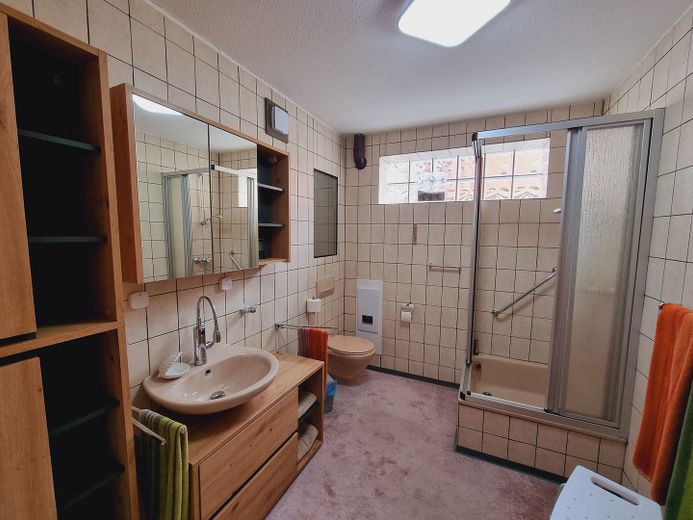 Stadthaus mit drei Ferienwohnung oder Monteuswohnung – Whg. 2 - Bad