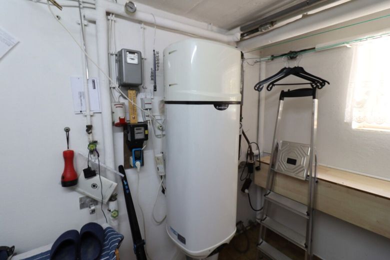 Modernisiertes Ein-/Zweifamilienhaus mit Fernwärmeanschluss in ruhiger Sackgassenlage – Wärmepumpe