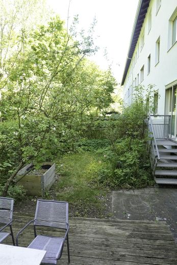 Garten mit Apfelbäumen