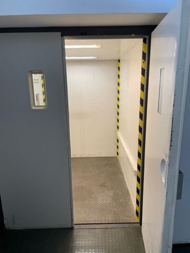 günstiger Büroraum in Gemeinschaftsbüro im Industriegebiet Leonberg an der Autobahn – Lastenaufzug