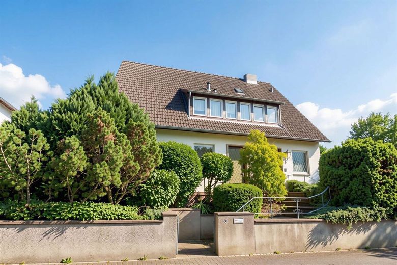WRS Immobilien - käuferprovisionsfrei - Wiesbaden-Bierstadt - Villa in ruhiger bevorzugter Wohnlage – Außenansicht