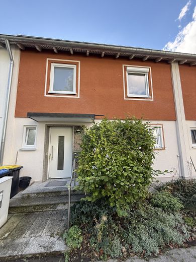Casa a schiera ristrutturata con finiture di pregio in affitto a Mindelheim – Frontansicht