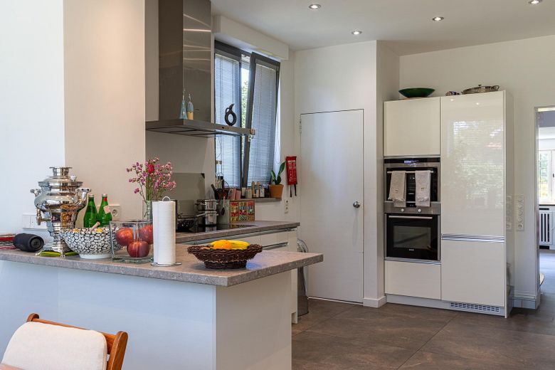 Hochwertiges Einfamilienhaus, 228 Wohnfl., 3 Etg., 5 Schlz., Terrasse, 2 Balkone, 3 Bäder & Sauna – फोटो 3