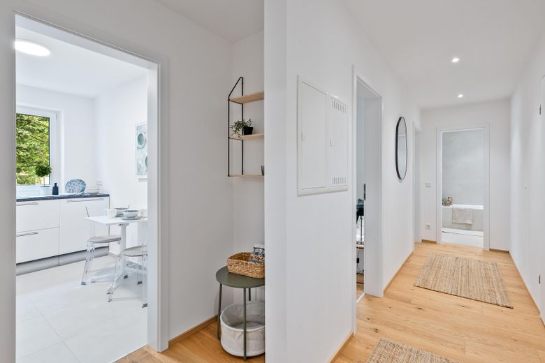 No commission: new, modernized 3-room apartment with southeast-facing balcony – Diele