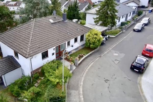 Zweifamilienhaus mit 2 sep. Wohneinheiten | Mögl. Anlageobjekt