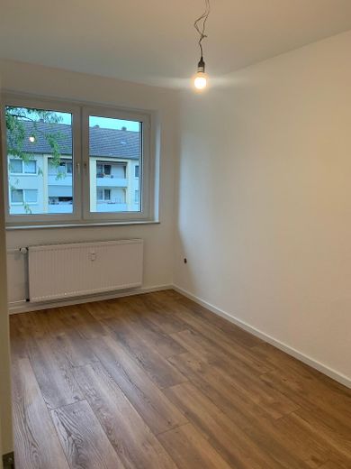 Frisch sanierte 3-Zimmer-Wohnung mit EBK, Stellplatz & Keller in Bodenheim – provisionsfrei – Foto 2